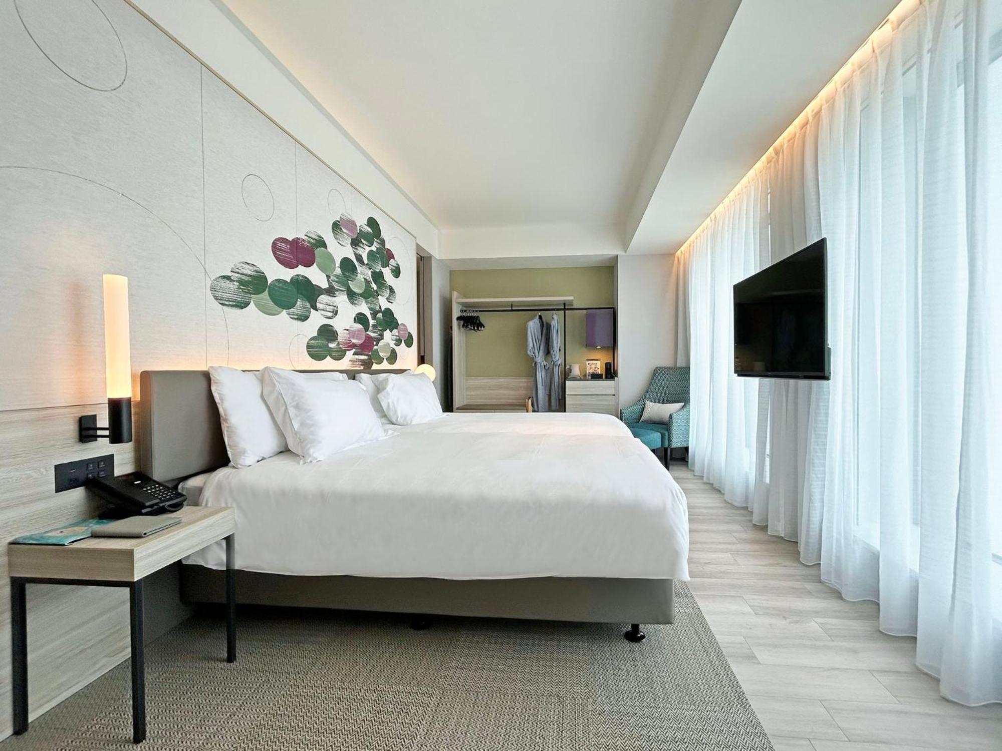 Centara Grand Hotel Osaka Exterior photo Deluxe Room